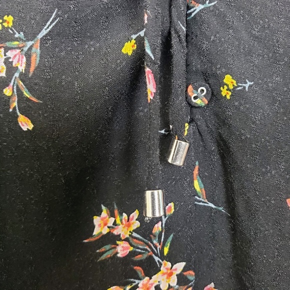 Buffalo David Bitton Black Floral Printed Flutter Sleeve Tunic Top - Picture 6 of 9